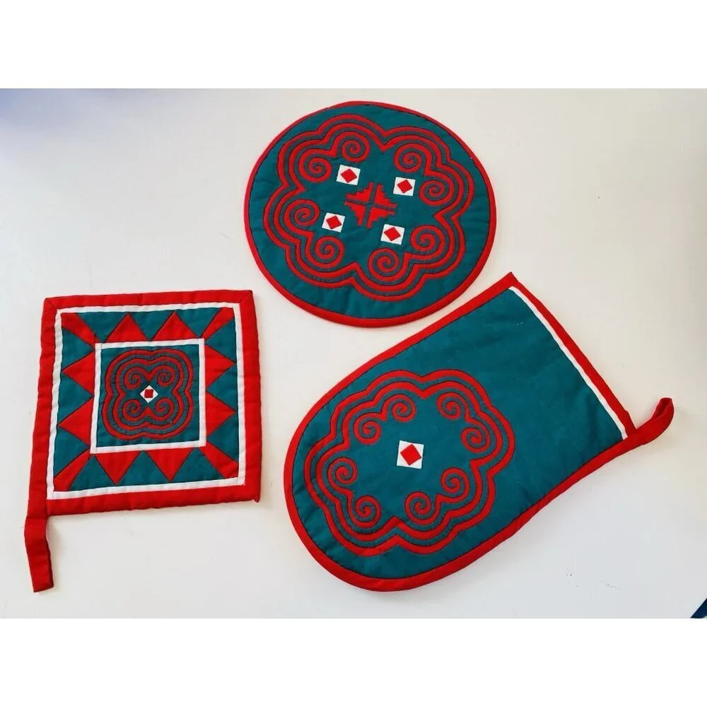 CamaCrafts Hand Crafted Patchwork Oven Mitt & Pot Holder 3 Pc Set Farmhouse XMas